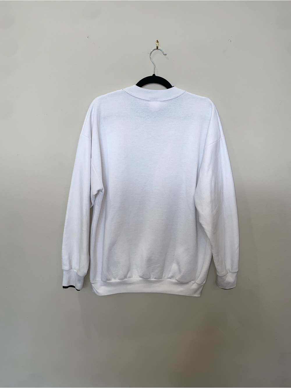 Vintage 90s “Alaska” White Crewneck Sweatshirt With Wolf Graphic Cozy Winter - Picture 4 of 4